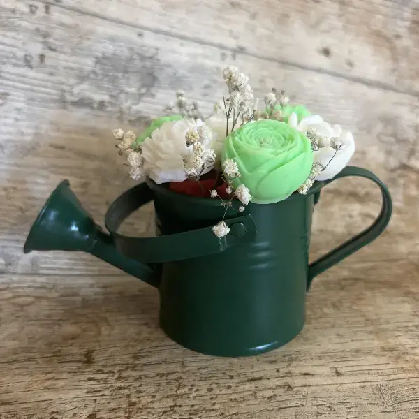 Bouquet fondant parfumé arrosoir vert face - bouquet bougie parfumé - bouquet fondants parfumés